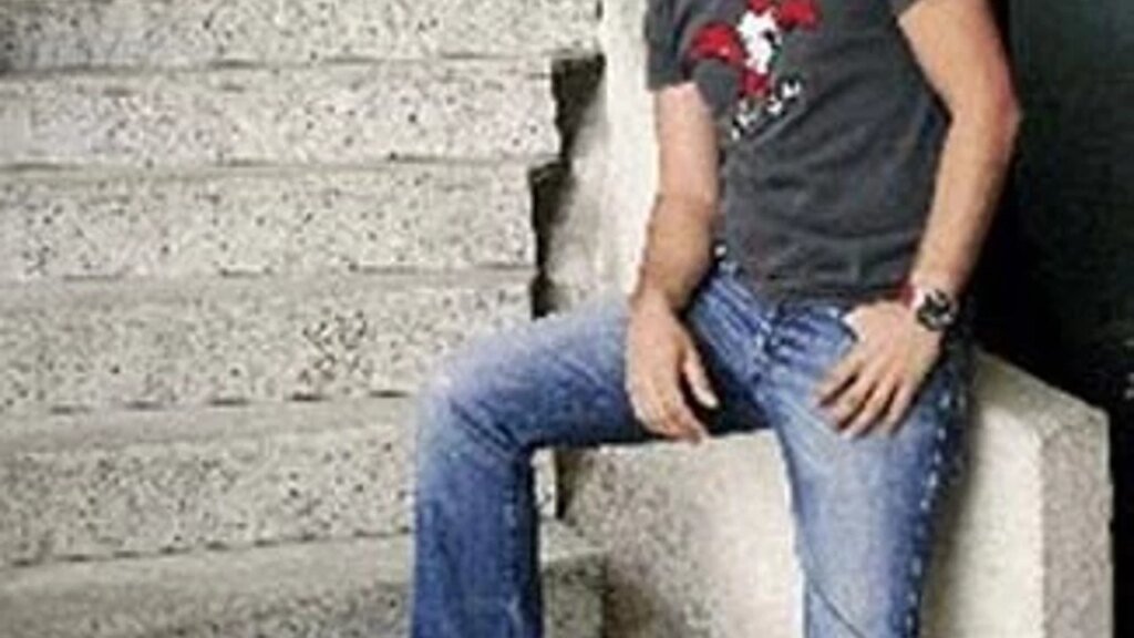 Othar Avarkan (24)  
Sinema İzlemekten En Büyük Keyfi Alıyorum.