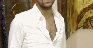 Sertaç Çelebi (25) - Serbest Meslek: Dekolte Giyimi Nedeniyle Sinirleniyorum.