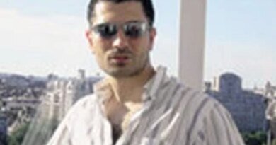 Aşk: 

Mustafa Özedremit (29), Banka Müfettişi  
"150 ve üzeri IQ'ya sahip her kadın beni cezbetmeye başlar."  
15 yıl önce