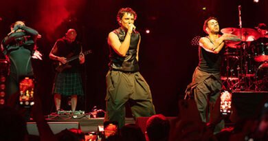 YAKALAMA KARARI ÇIKARILDI; 'ÜLKEME DÖNÜYORUM!'