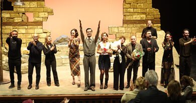 "AY TEDİRGİNLİĞİ" GALASINDA YILDIZLAR GEÇİDİ!