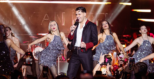 Emir Can İğrek... Bostancı Gösteri Merkezi'nde Fraq Şıklığı!