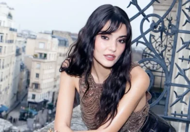 Paris’te Hande Erçel Rüzgarı: 30 Bin TL'lik Çizmeler Sosyal Medyayı İkiye Böldü!