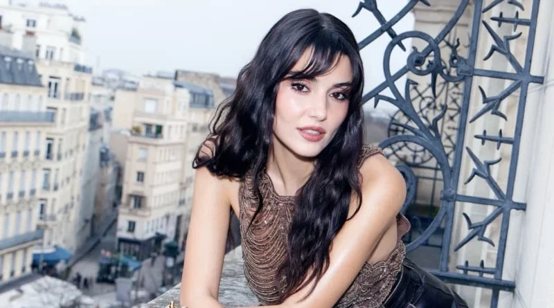 Paris’te Hande Erçel Rüzgarı: 30 Bin TL'lik Çizmeler Sosyal Medyayı İkiye Böldü!