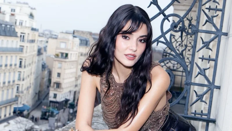 Paris’te Hande Erçel Rüzgarı: 30 Bin TL'lik Çizmeler Sosyal Medyayı İkiye Böldü!