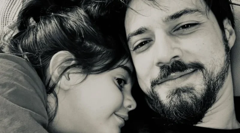 Mert Yazıcıoğlu'ndan "Amca" Pozu! Yeğeni Zeynep’i Paylaştı.