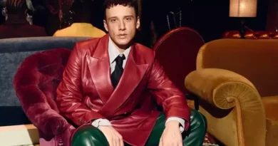 Gözaltı Sonrası İlk Kare! "Her Şey Yolunda" Diyerek Ailesine Koştu.