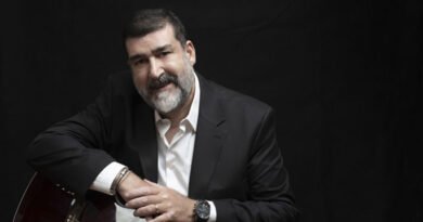 Erdinç Erişmiş 40. Yılını 'Sabır Allahım' ile Kutluyor