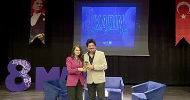 Kadınlar Gününe Halaylı Kutlama!