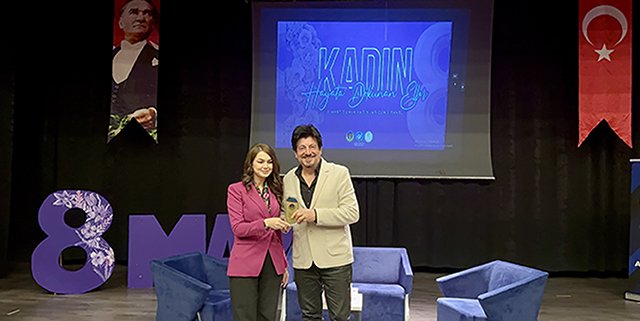 Kadınlar Gününe Halaylı Kutlama!