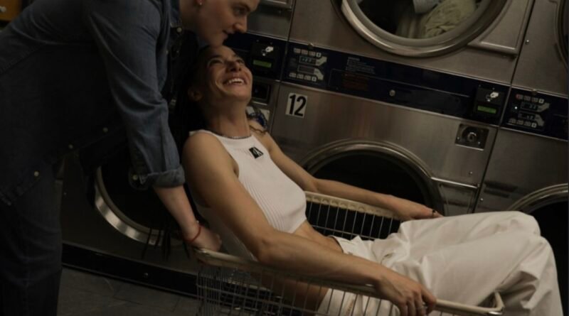 Teknoloji Çağında Bağlantı Kurmak: Aşk ve İlişkiler