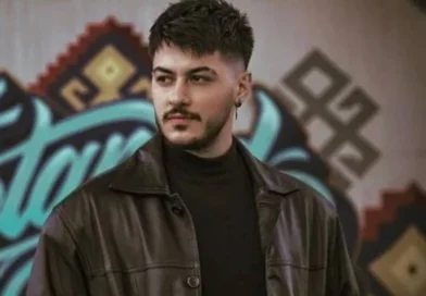 Korkutan Gelişme: Evinde Baygınlık Geçiren Şarkıcının Başına 7 Dikiş Atıldı!