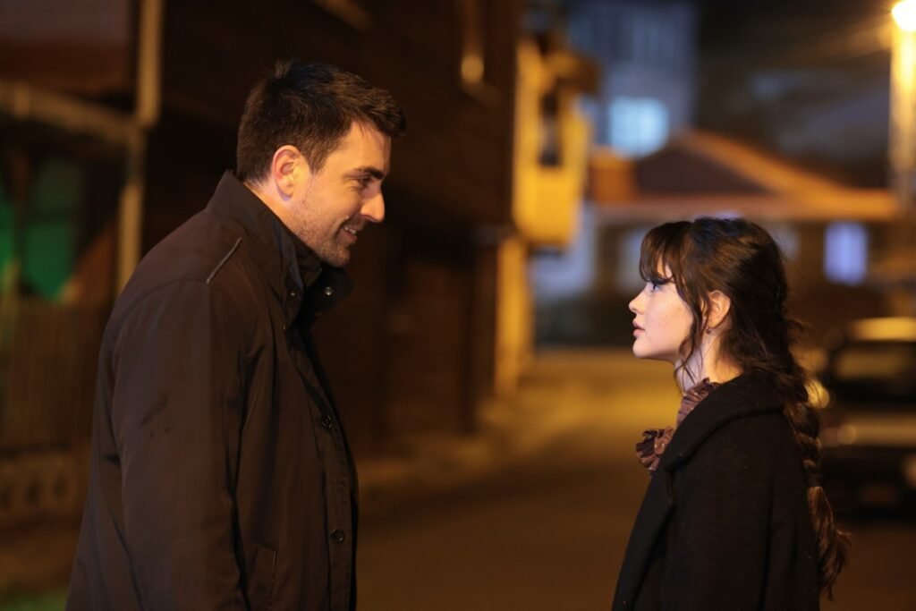 Çirkin Dizisinden Çarpıcı Tanıtım!