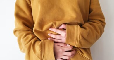 Mide Delinmesi: Nedir, Nedenleri, Belirtileri ve Tedavi Yöntemleri