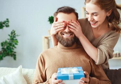 İlişkiler: "Prenses Erkek" Terimi Nedir?
Hepimiz ilişkilerde destek, anlayış ve ilgi bekliyoruz. Ancak bazen işler ters gidiyor ve kendimizi sürekli ilgi isteyen, alıngan ve sürekli övülmesi gereken bir partnerle buluyoruz. İşte bu noktada, son dönemlerin en çok tartışılan ama bir o kadar da can sıkıcı olan "Prenses Erkek" etiketi gündeme geliyor.