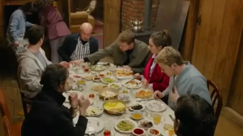 Taşacak Bu Deniz'in Oyuncusu Set Arasında YKS Hazırlıklarına Devam Ediyor