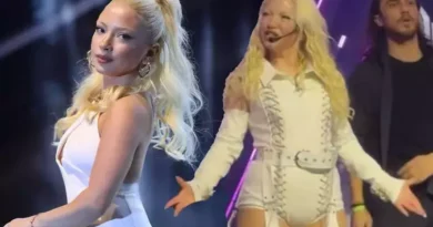 Ece Seçkin'in Sahne Kıyafeti Olay Yaratıyor: 'Bez Takmış Gibi'