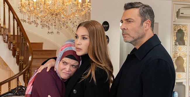 Kızılcık Şerbeti: Kıvılcım Ünal Ev'de Şaşırtıcı Bir Sürprizle Karşılaşıyor!