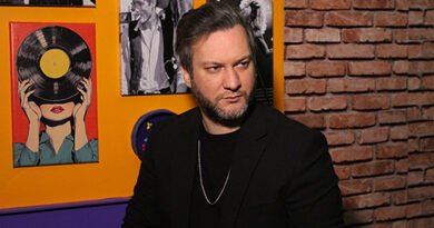 Erhan Güler... 'YALANCI ÇIKTIN'Ü Yeniden Değerlendiriyor!