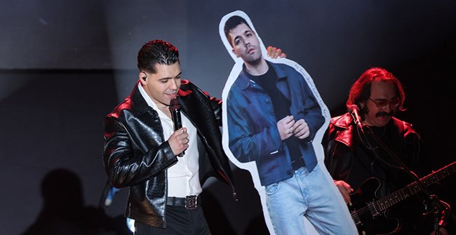 Emir Can İğrek'ten Hayranlarına Sürpriz!