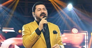 Serkan Kaya’nın Kıbrıs’taki Konseri Büyük İlgi Gördü; Şıklığıyla Göz Doldurdu!