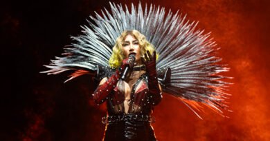 Hande Yener: Tarihi Sezen Gecesi Harbiye'de!