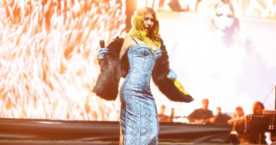 Hande Yener... TRİBÜNLERİ SAHNEYE DÖNÜŞTÜ!
