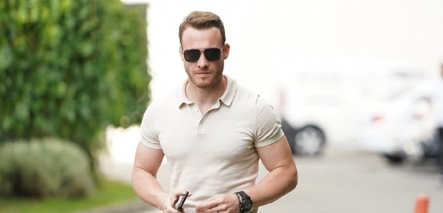 Kerem Bürsin... Adını Kullanarak Rus Hayranını Dolandırdılar!