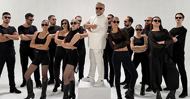 Bülent Serttaş Yeni Şarkısına Klip Çekti; Göbekler Atıldı!