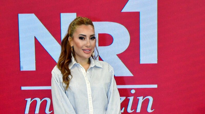 BEN AŞK KADINIYIM, ÜNLÜ BİR SEVGİLİ İSTİYORUM!