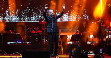 Ferhat Göçer: Unforgettable Concert in Erzincan