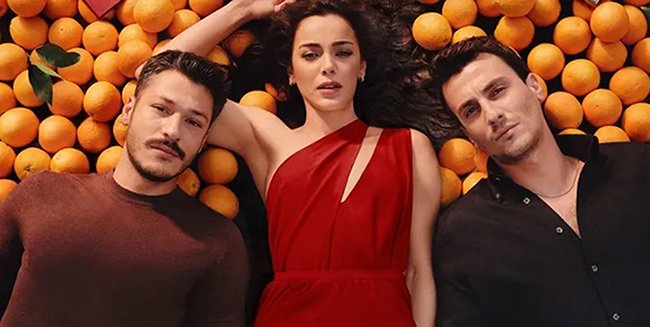 Mercan Köşk: İlk Afişiyle Gizem Dolu Dünyasının Kapılarını Araladı!