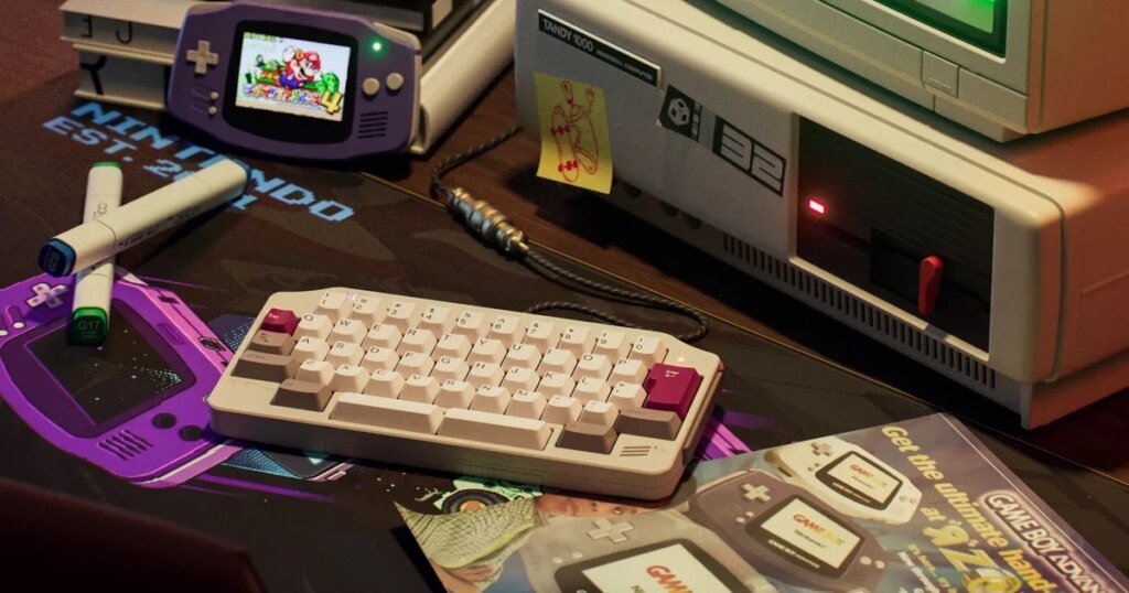 Bu Kompakt Mekanik Klavye, Game Boy Advance’a Aşk Mektubu Gibi Görünüyor!