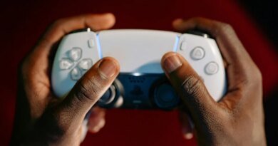 Hayal Edin: Detaylı Dokunmatik Ekranlı Ayrılabilir DualSense Kontrolcü, Sony'nin Yenilikçi Tasarımı!
