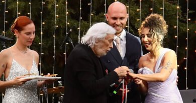 Şevket Çoruh ve Günay Karacaoğlu'nun Kızları Nişanlandı!