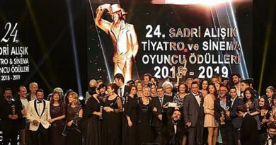 <ol start="27">
<li>Sadri Alışık Tiyatro ve Sinema Oyuncu Ödülleri Sahiplerini Buldu!</li>
</ol>