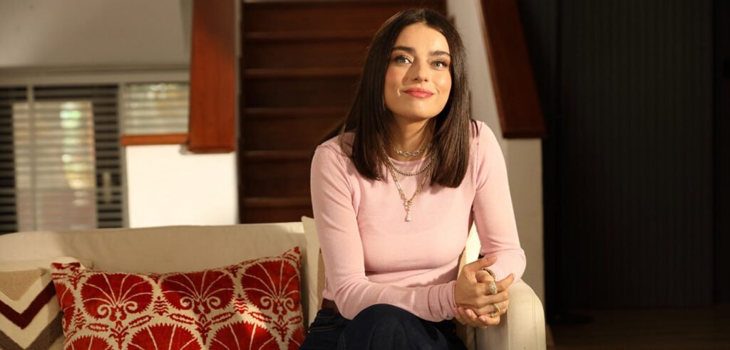 Muhtemel Aşk... DEFNE ZORUNDA KALDIĞI SEÇİMLERİ YAPMAK!